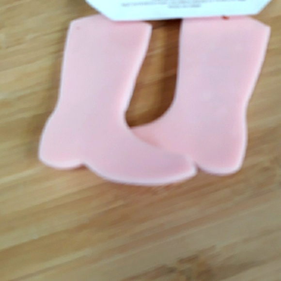 CLAY WESTERN STYLE BOOTS DANGLE EARRING - Picture 6 of 8